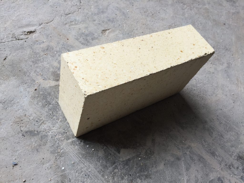 一級高鋁磚什么價格_一級高鋁磚使用溫度和質(zhì)量標(biāo)準(zhǔn)-平順耐材 一級高鋁磚多少錢一塊